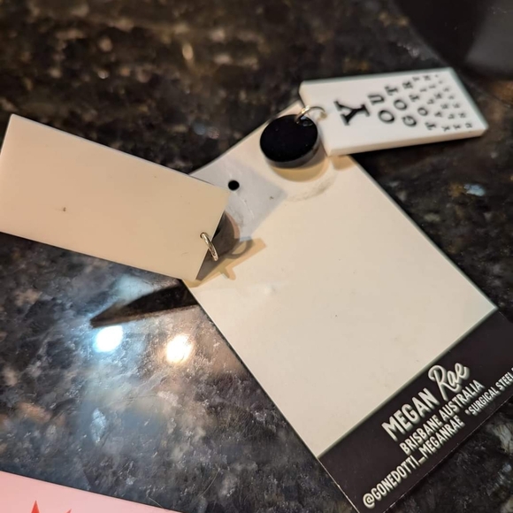 NWT 😎 MEGAN RAE 👁️❤️🤓 EYE CHART: YOU'VE GOT THIS acrylic dangle earrings HTF! - Picture 3 of 4